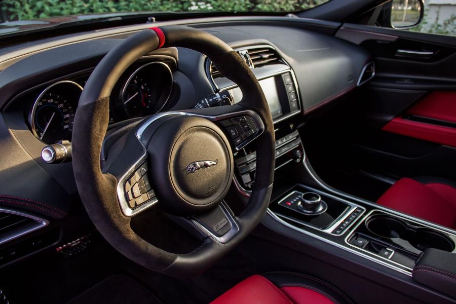 Панель приборов Jaguar XE AJ24 by Arden 2017 года  (фото 12 из 17)